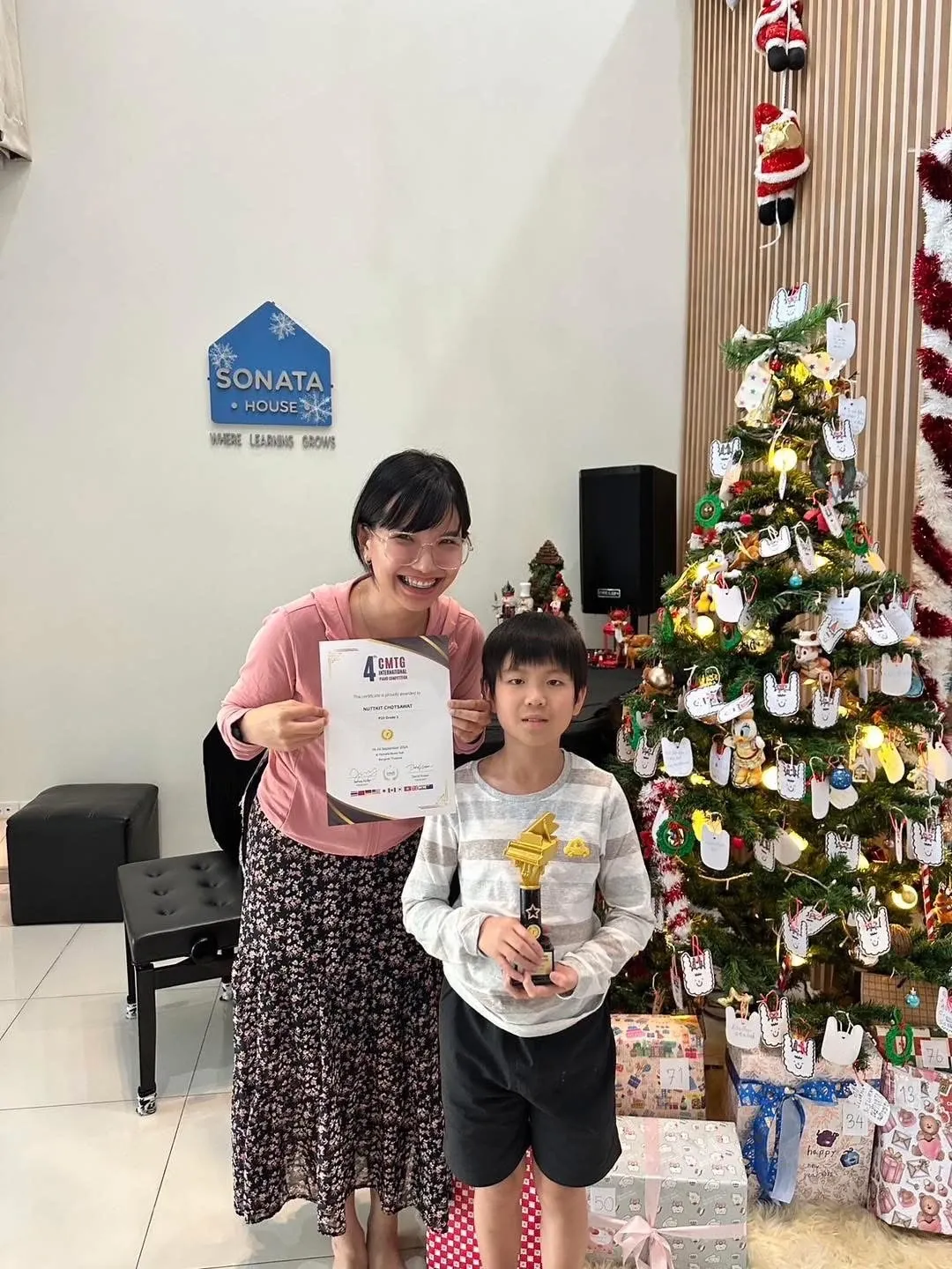 ขอแสดงความยินดีกับเฮียซัน ได้รับรางวัลอันดับ1 โล่ทอง ลูกศิษย์คุณครูเพริลนะคะ