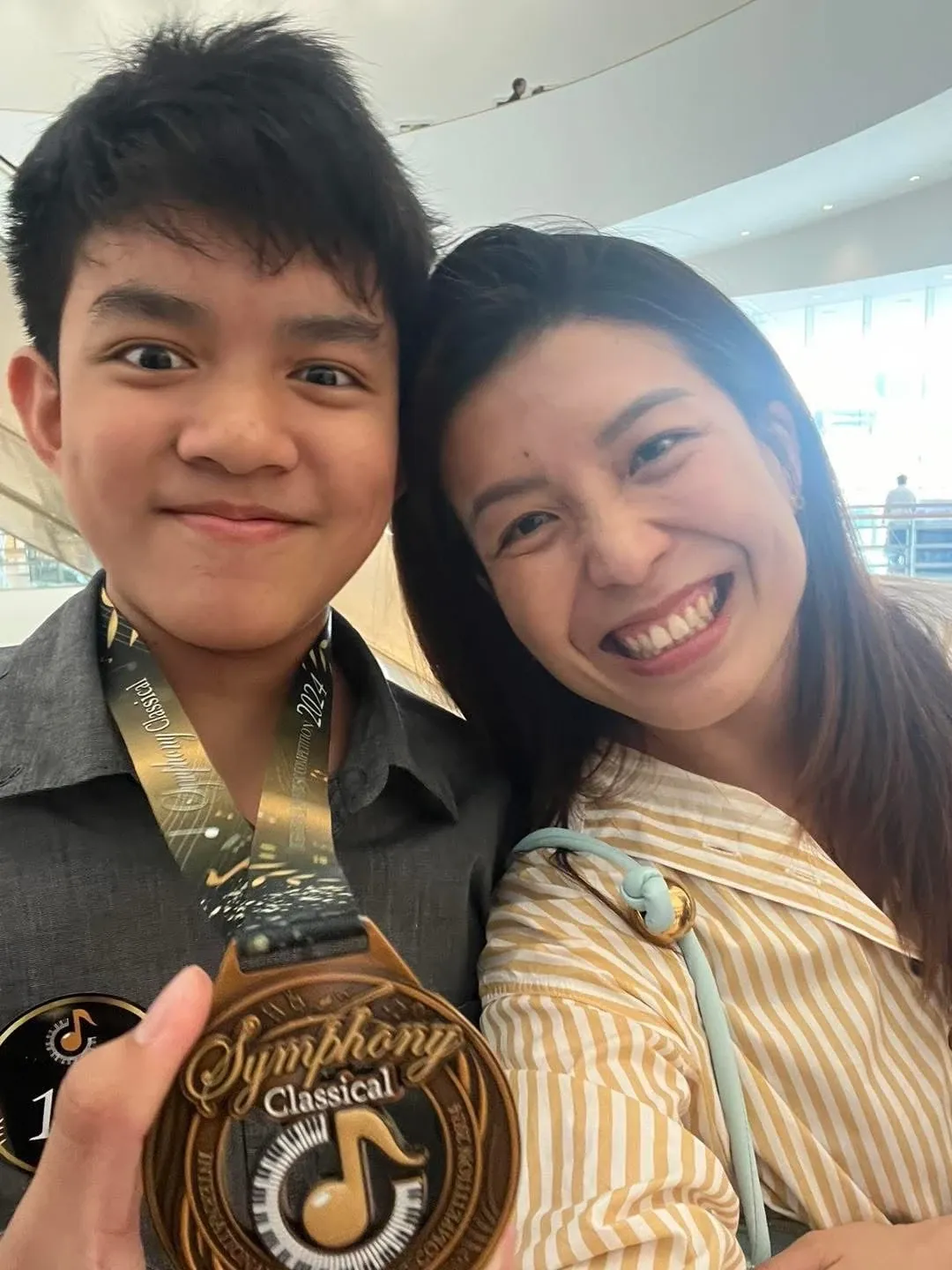 ขอแสดงความยินดีกับน้องเควินนะคะ ลงแข่งขันรุ่นอายุ children B ได้รางวัล First Place เหรียญทอง ไปแข่งขันต่อที่สิงคโปร์