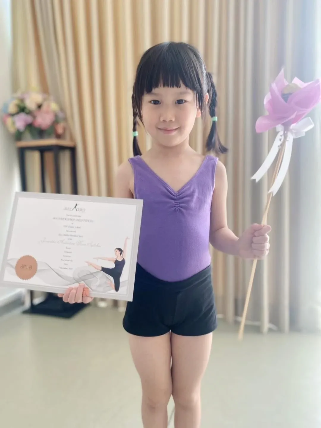 ขอแสดงความยินดีกับน้องบัวกับเหรียญทองด้วยนะคะ รายการ APDA Jazz and Urban Winter Examination with Ms. Corinne Yee